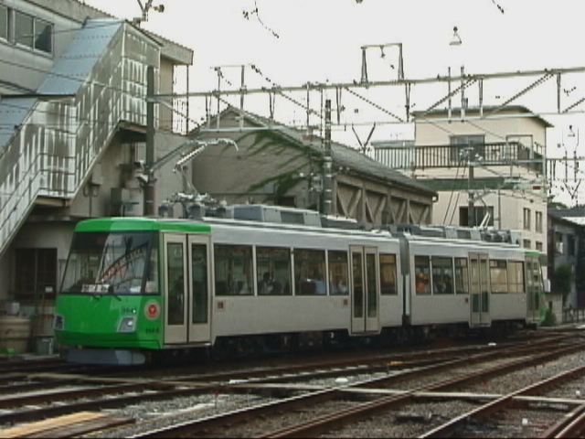 新製試運転を終えて入庫する304編成／2000年7月5日 上町車庫