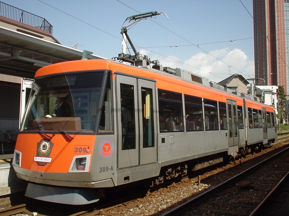 西太子堂駅に停車中の309編成「グローリア賞」／2002年4月4日 西太子堂駅