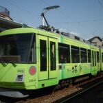 電車とバスの博物館3号館跡から搬出されたデハ204号2位側／2002年11月22日 高津駅