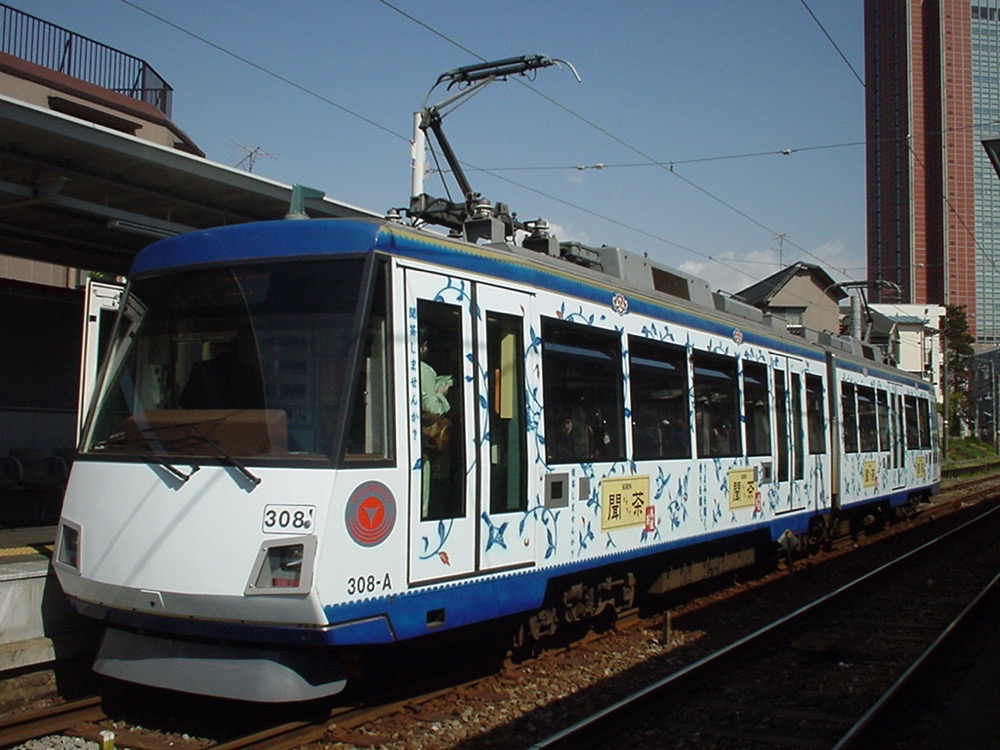 西太子堂駅に停車中の308編成「聞茶」／2002年4月4日 西太子堂駅