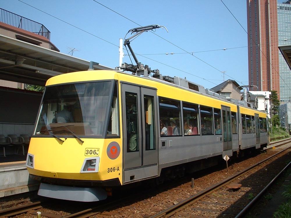 西太子堂駅に停車中の306編成／2003年5月29日 西太子堂駅