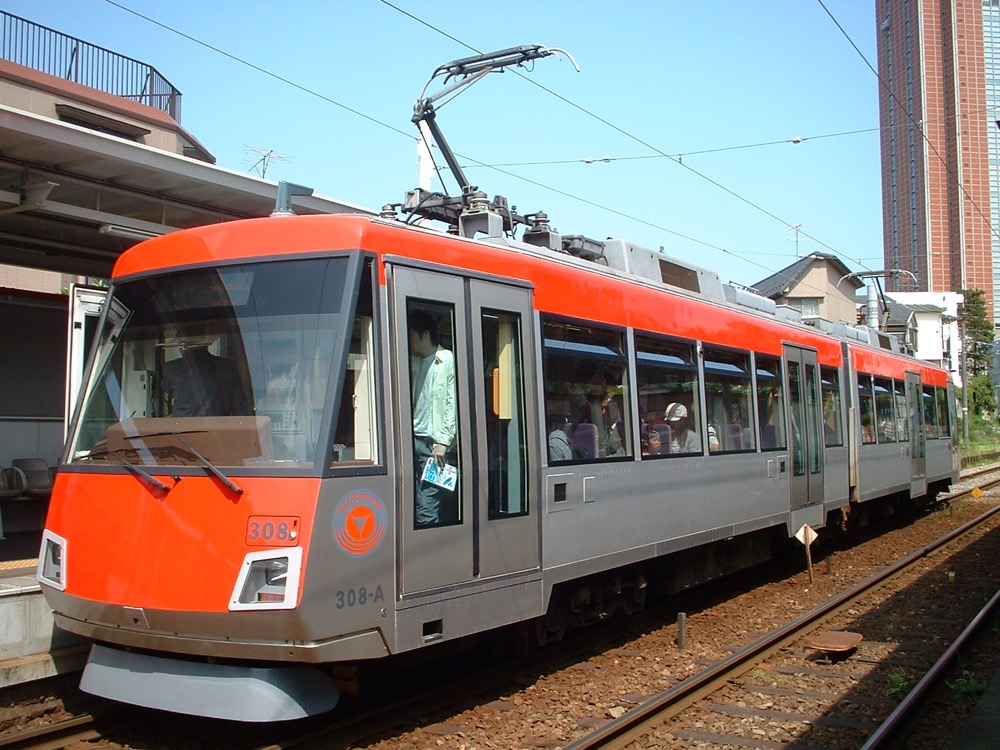 西太子堂駅に停車中の308編成／2003年5月29日 西太子堂駅