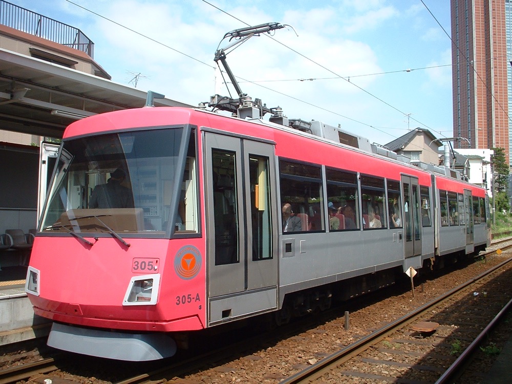 西太子堂駅に停車中の305編成／2003年5月30日 西太子堂駅