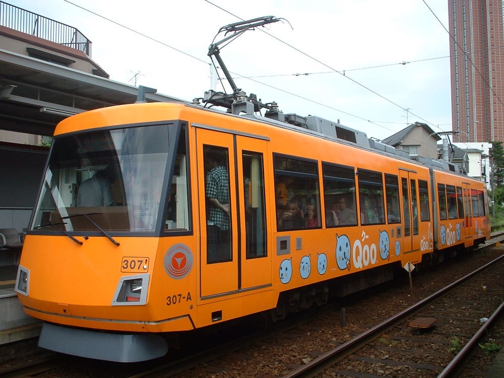 西太子堂駅に停車中に307編成「Qoo」／2003年5月30日 西太子堂駅