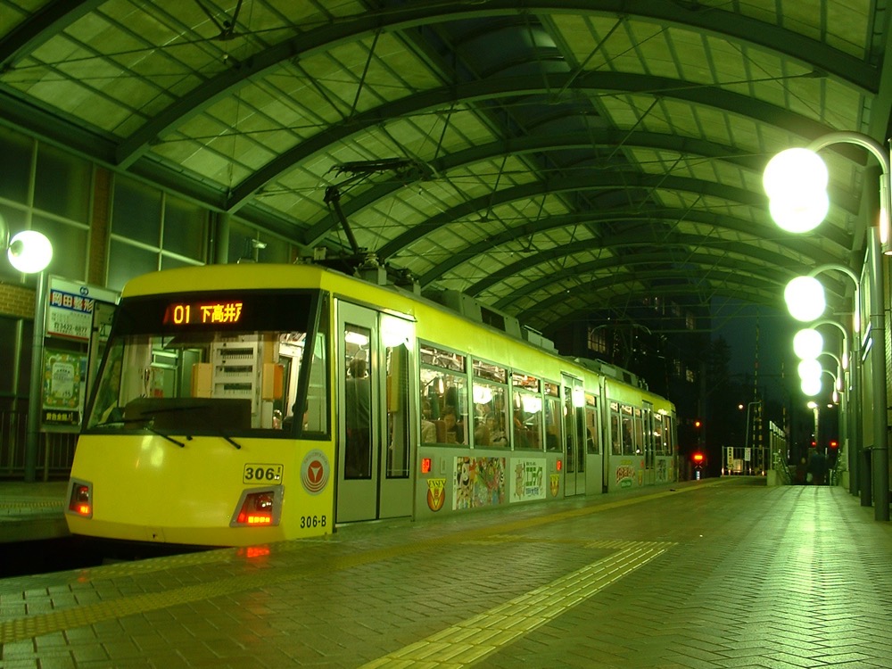 三軒茶屋駅に停車中の306編成「世田谷線沿線イベント」／2003年10月21日 三軒茶屋駅