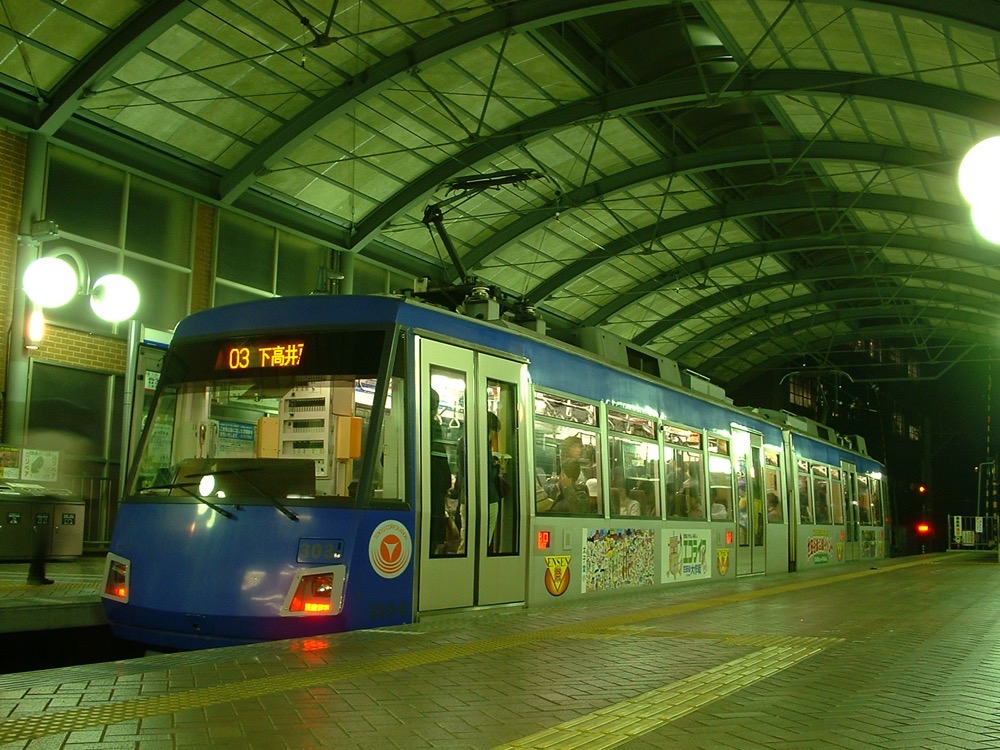 三軒茶屋駅に停車中の303編成「世田谷線沿線イベント」／2003年10月21日 三軒茶屋駅