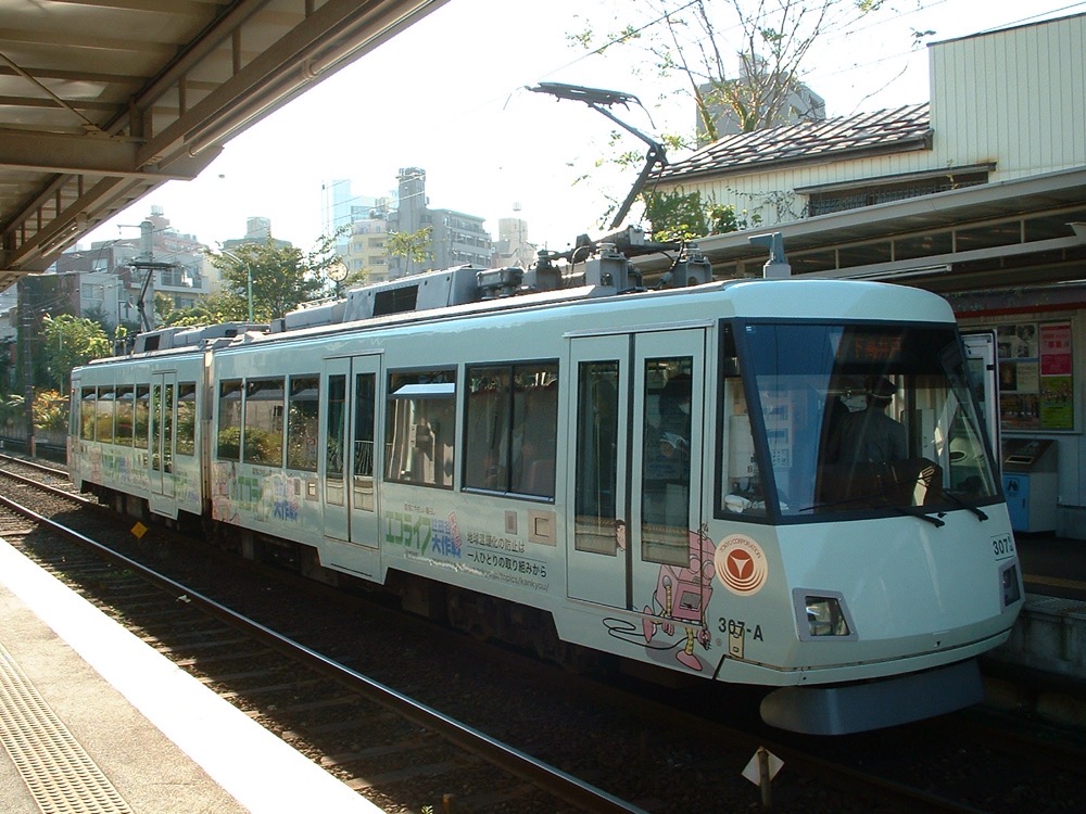 西太子堂駅に停車中の307編成「エコライフ世田谷大作戦」／2003年10月30日 西太子堂駅