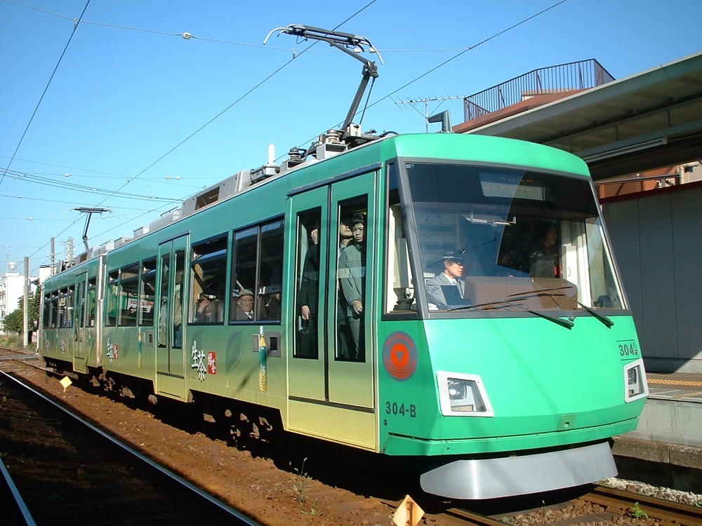 西太子堂駅に停車中の304編成「生茶」／2003年10月30日 西太子堂駅