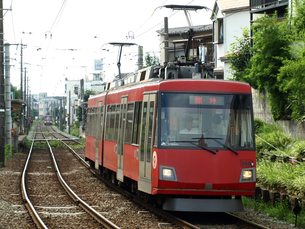 三軒茶屋駅場内の開通を待つ308編成の臨時電車と後続の309編成／2007年7月8日 西太子堂〜三軒茶屋間