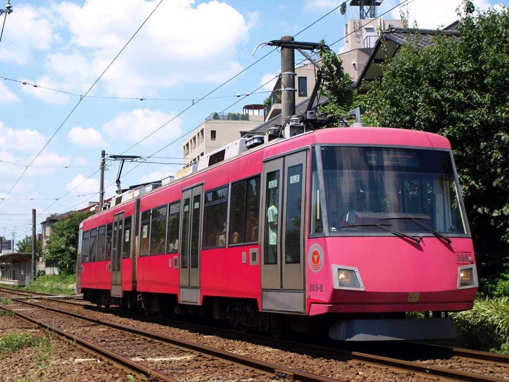 世田谷駅を発車した305編成／2007年8月12日 世田谷〜松陰神社前間