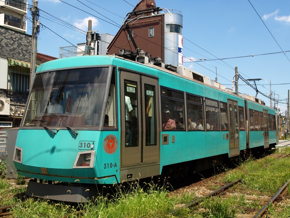 若林踏切の停止信号で停車中の310編成／2007年8月12日 若林〜西太子堂間