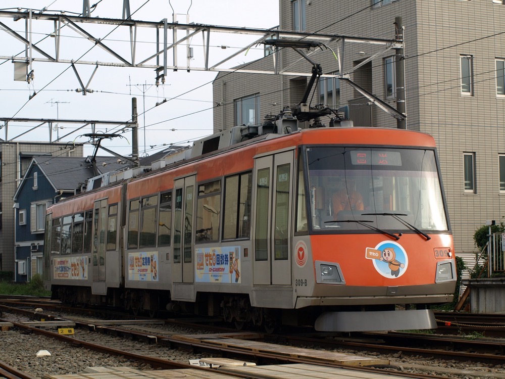 広告取外しのため1番線検車庫に向かう309編成「せたまる」／2007年9月13日 上町車庫