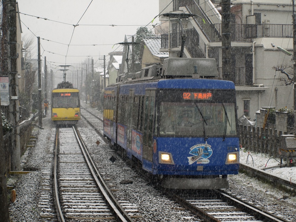 雪景色を行く303編成「東急東京メトロパス」と306編成／2008年1月26日 松原〜下高井戸間