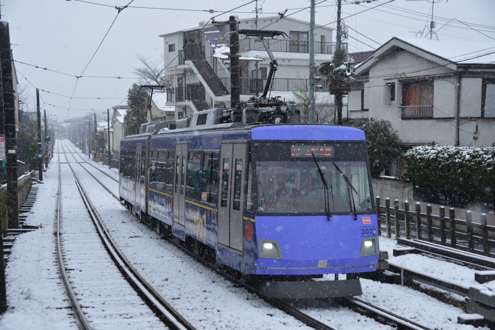 雪の中を走る307編成「住友不動産販売」／2018年2月2日 松原〜下高井戸間