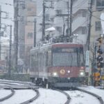 試運転中の305編成「旧車体色ラッピング電車」／2018年4月24日 松原〜山下間