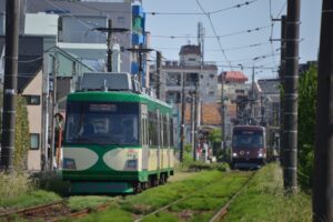 試運転中の305編成「旧車体色ラッピング電車」／2018年4月24日 松原〜山下間