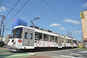 303編成「東急でんき供給開始記念世田谷線ラッピング車両」が運転開始