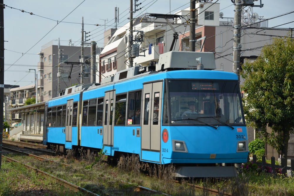 松原駅を発車した302編成／2019年5月11日 松原〜下高井戸間