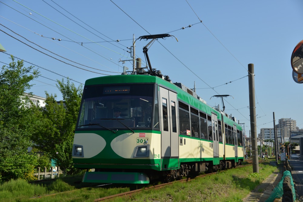 松原へ向けて走る301編成「『玉電カラー』電車」／2019年6月13日 下高井戸〜松原間