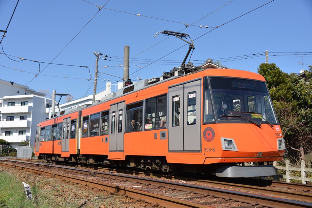 青空の下を行く309編成／2020年3月3日 松原〜山下間