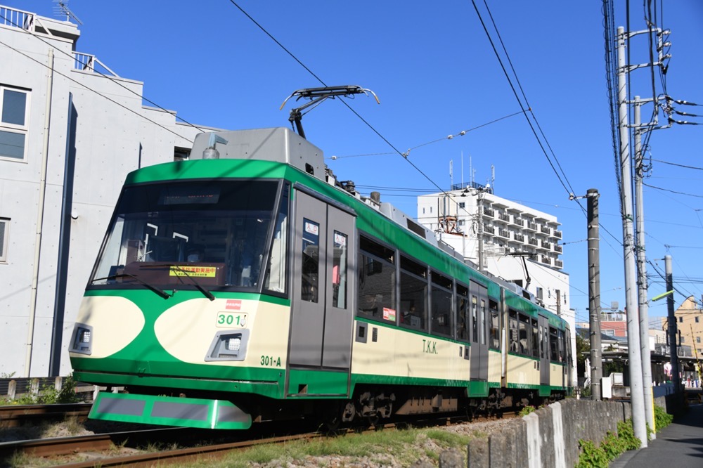 若林を発車した301編成「『玉電カラー』電車」／2020年11月10日 若林〜松陰神社前間