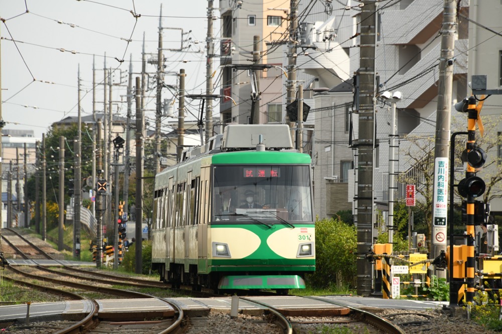 試運転中の301編成／2022年3月31日 山下〜松原間