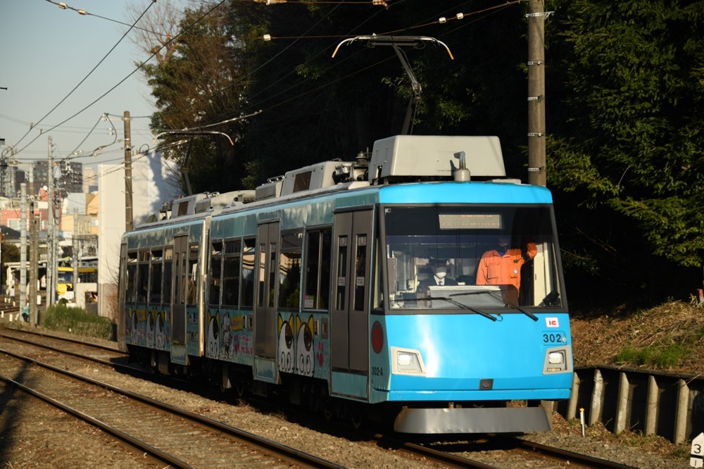 運転開始初日の302編成「タマ＆フレンズ40周年」／2023年2月22日 若林〜松陰神社前間