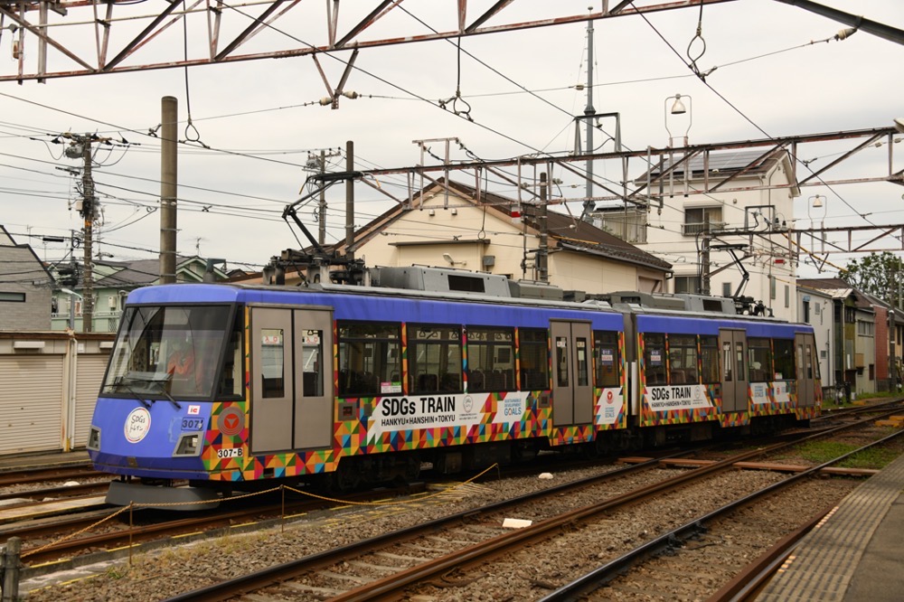 最後の営業運転を終えて入庫中の307編成「SDGsトレイン『美しい時代へ号』」／2023年5月1日 上町車庫