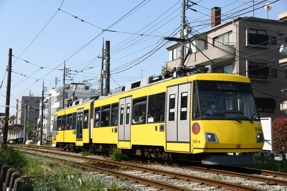 松原駅を発車した306編成／2023年5月18日 松原〜下高井戸間