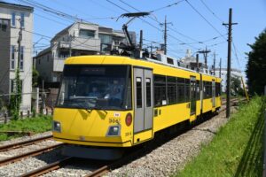 試運転中の302編成「タマ・フレンズ40周年」／2023年7月22日 西太子堂駅