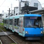 キャロットタワーを背景にする82-81編成玉電塗装／2000年12月21日 西太子堂駅