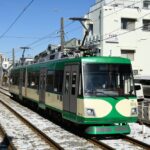 雪景色を行く308編成の招き猫電車／2022年1月7日 松原〜山下間