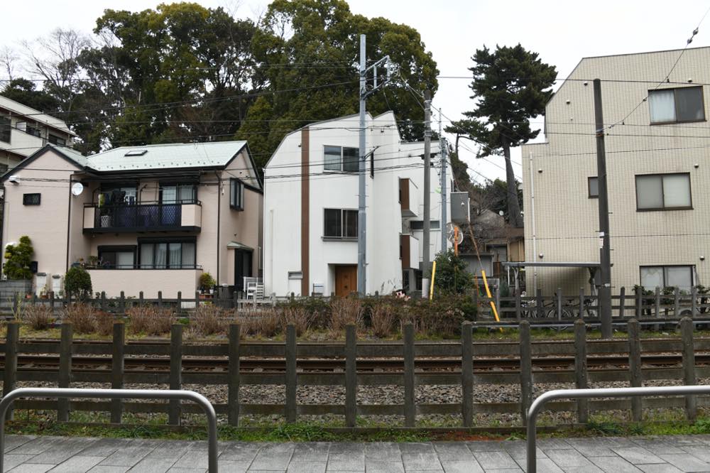 六所神社前停留場跡、開通当時の踏切跡／2025年2月3日 山下〜松原間