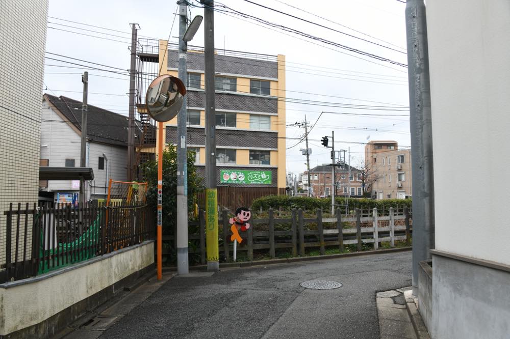 六所神社前停留場跡、開通当時の踏切跡／2025年2月3日 山下〜松原間