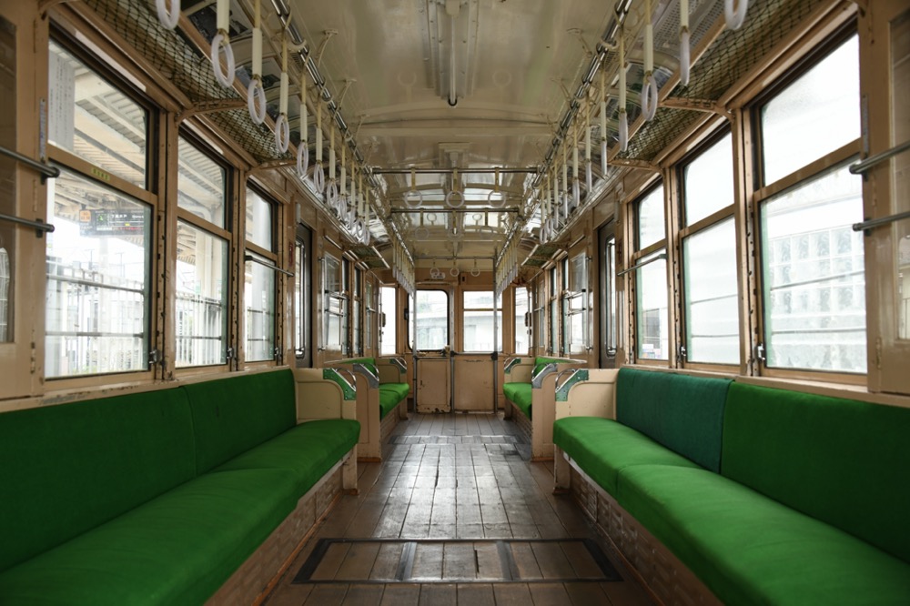 宮坂区民センター601号 2位側から1位側を見た車内全景／2025年3月4日  宮の坂駅（宮坂区民センター） 