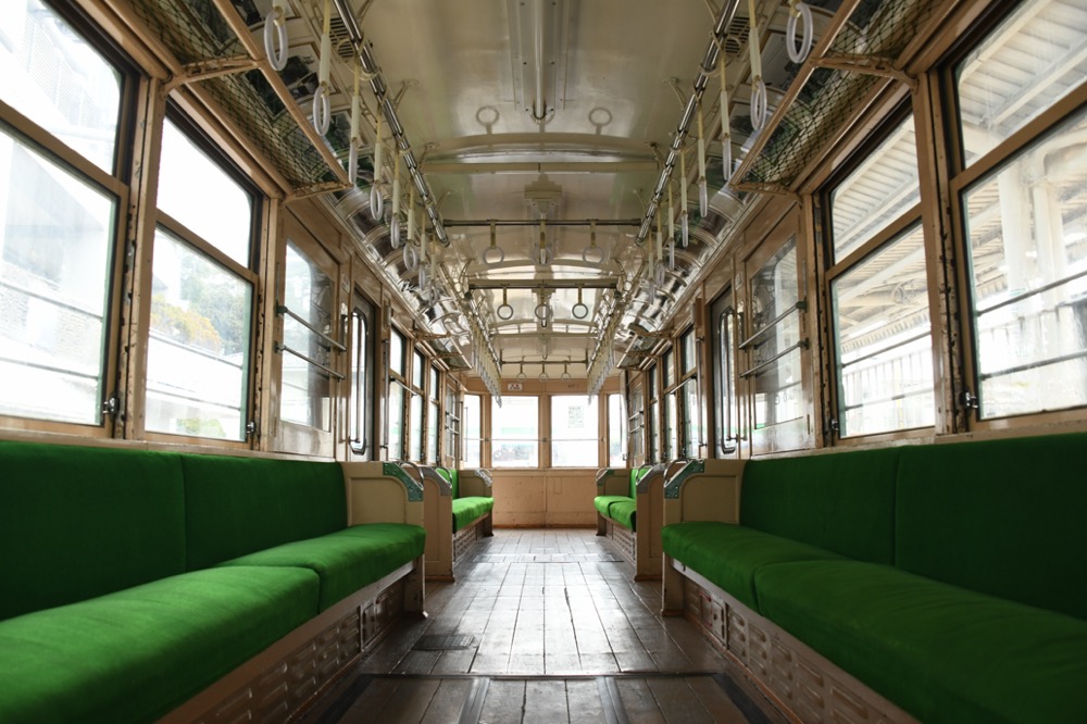 宮坂区民センター601号 1位側から2位側を見た車内全景／2025年3月4日  宮の坂駅（宮坂区民センター）