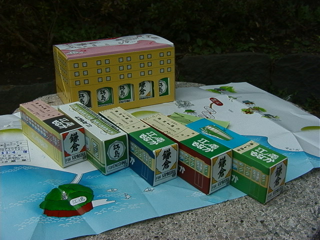 和菓子司「扇屋」で製造・販売されている「江ノ電もなか」／1999年4月3日