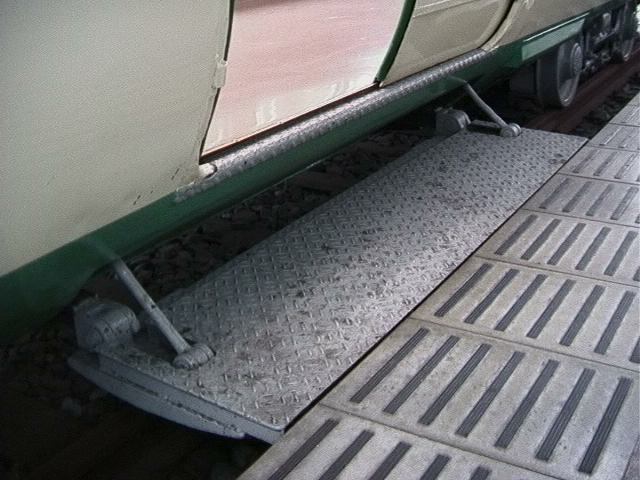 デハ204号ステップ／1999年8月6日 電車とバスの博物館3号館