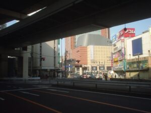 宮の坂駅に停車中の305編成／2003年3月10日 宮の坂駅