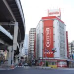 玉電時代に協和銀行三軒茶屋支店として建てられたビックエコー三軒茶屋店／2020年3月26日 三軒茶屋交差点