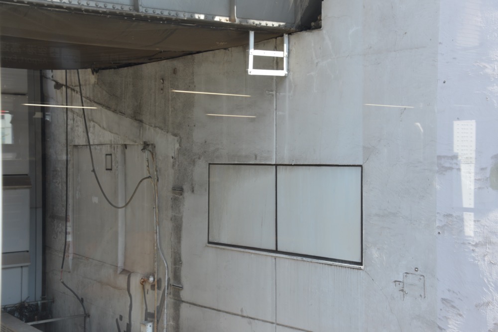 連絡通路から見た東急百貨店西館の玉川線ホーム上家跡／2020年10月2日 渋谷駅