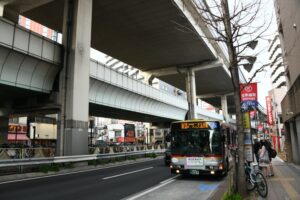 大橋ジャンクション脇に再現された玉電モニュメント／2022年5月8日 O-Path目黒大橋
