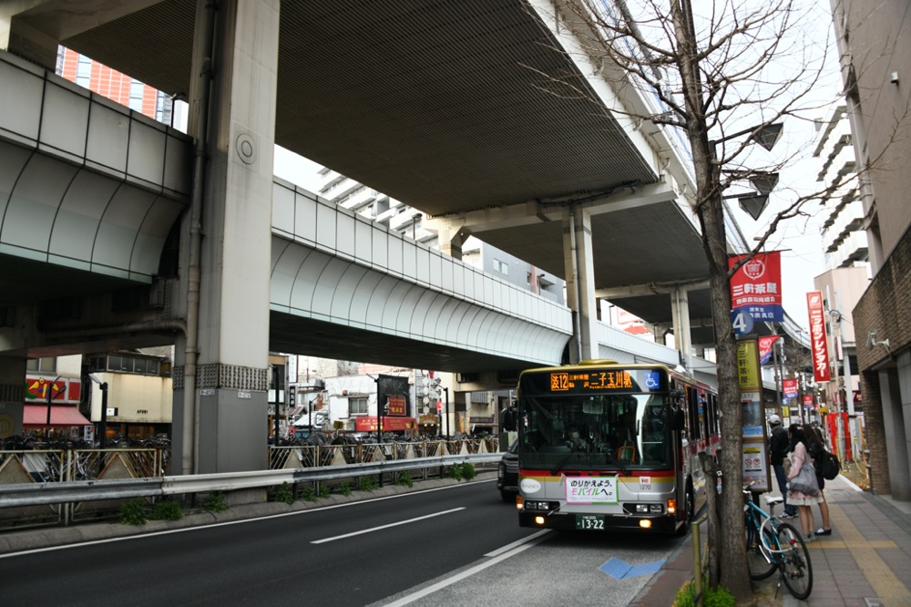 三軒茶屋停留場跡付近の玉電時代から残る建物群／2022年3月31日 三軒茶屋停留所