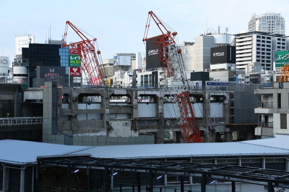 東急百貨店西館の解体中に見ることができた玉電ビルの躯体／2022年8月7日 渋谷駅