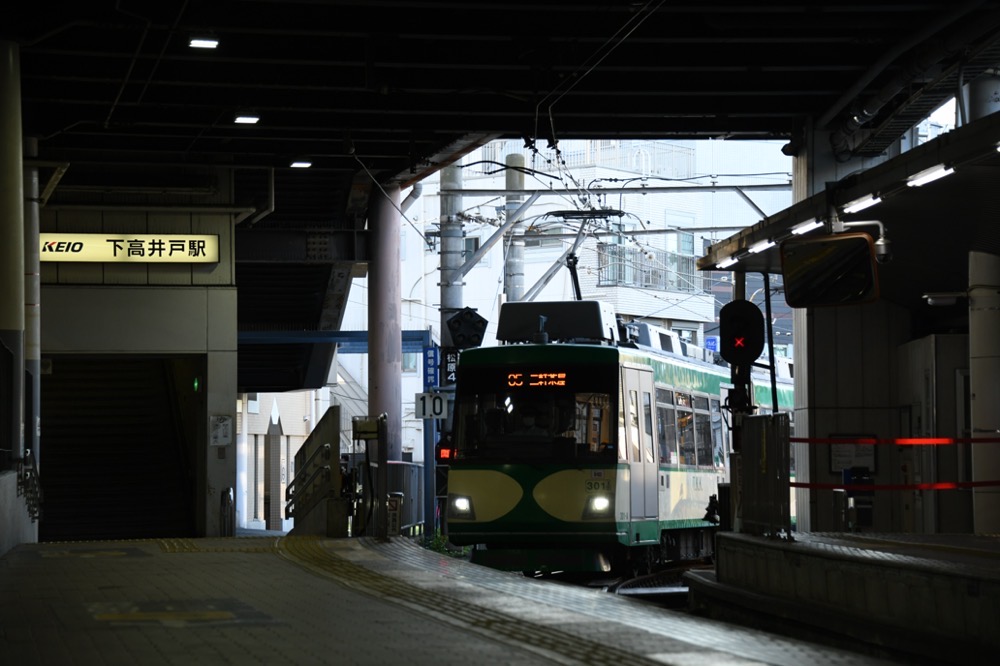 下高井戸駅に入線する301編成／2023年7月23日 下高井戸駅