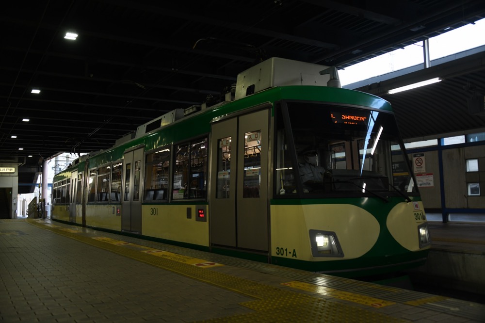 下高井戸駅に到着する301編成／2023年7月23日 下高井戸駅