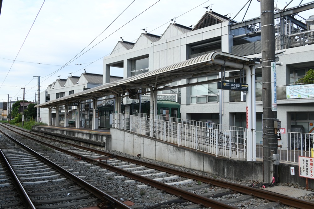 宮の坂駅下りホーム全景／2025年8月14日 宮の坂駅