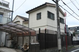 山下駅上りホーム全景（三軒茶屋方）／2025年8月16日 山下駅