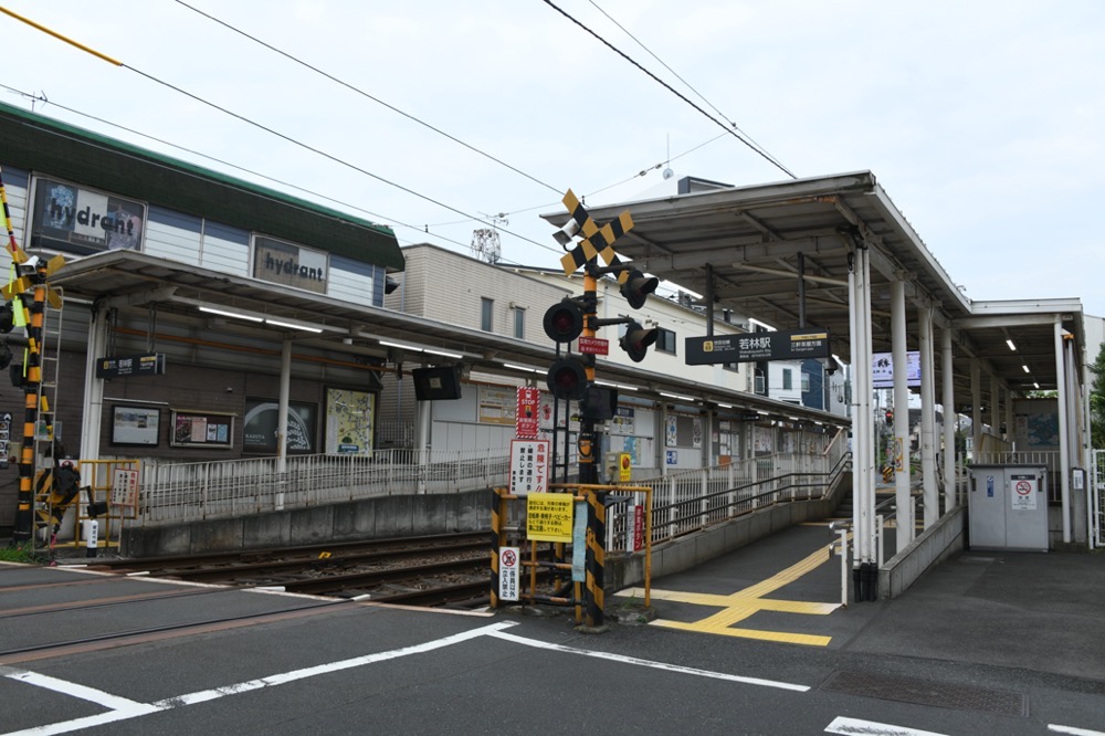 若林駅全景（三軒茶屋方）／2025年8月16日 若林駅