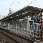 山下駅下りホーム全景（三軒茶屋方）／2025年8月14日 山下駅
